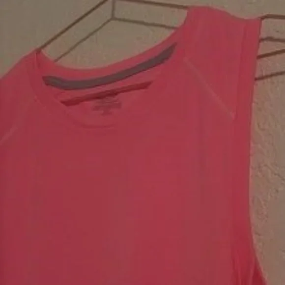 Champion Hot Pink Neon Fitted Muscle Tee Rounded Hem Polyester Top SZ M - Picture 7 of 7